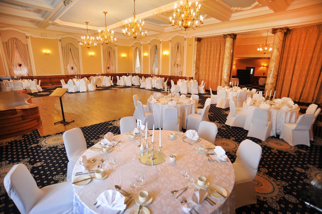 Golden Lion Hotel Стърлинг Екстериор снимка