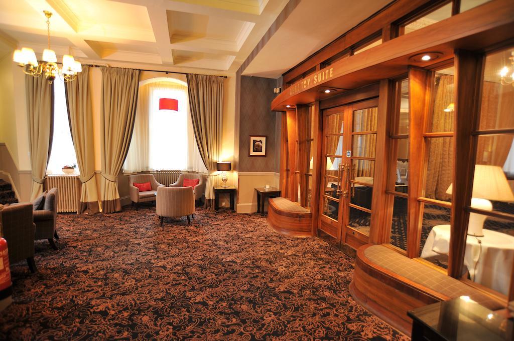 Golden Lion Hotel Стърлинг Екстериор снимка